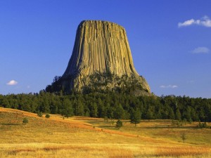 devils_tower_in_autumn__wyoming